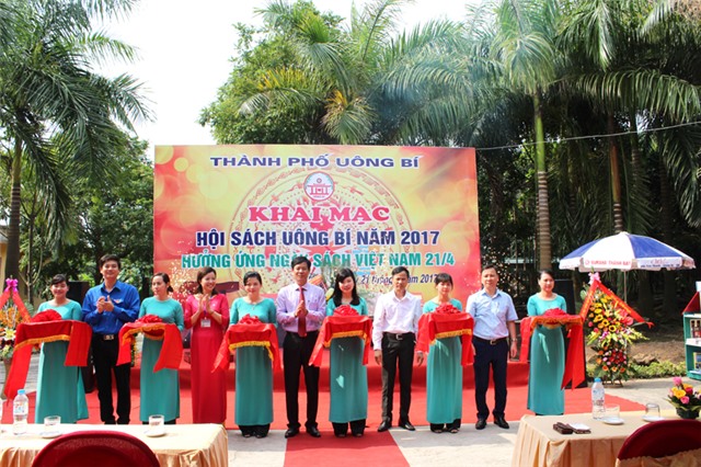 Ngày hội sách Uông Bí năm 2017 - Đổi mới vì độc giả