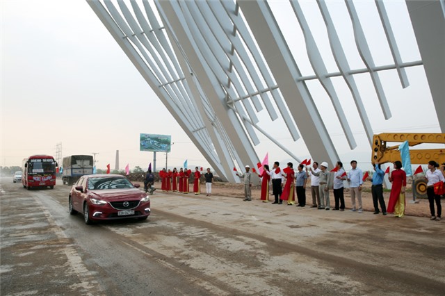 Thông xe qua Cụm biểu tượng số 1