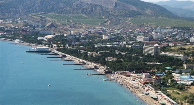 Ukraine xây đập lớn, chặn nguồn cung cấp nước cho Crimea