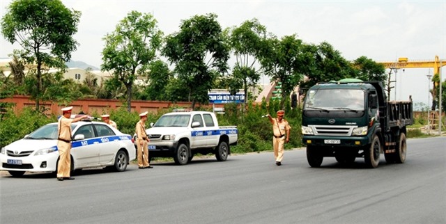 Quảng Ninh kiên quyết xử lý xe chở quá tải
