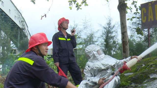 Công ty Nhiệt điện Uông Bí thực tập phòng cháy chữa cháy và cứu nạn, cứu hộ 