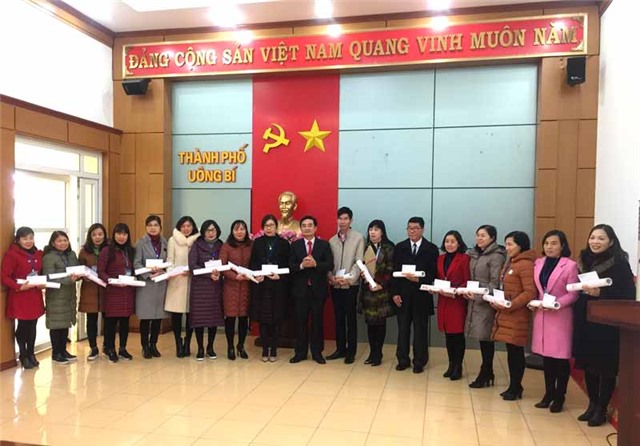 Đồng chí Chủ tịch UBND thành phố làm việc với hiệu trưởng các trường học