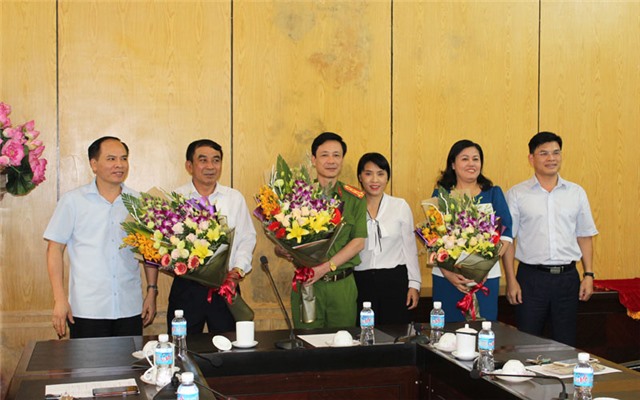 Ban Chấp hành Đảng bộ thành phố: gặp mặt chia tay các đồng chí nghỉ chế độ và chuyển công tác