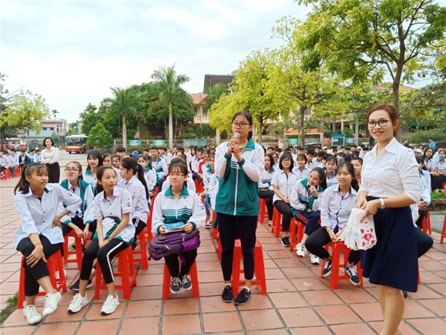 THPT Hoàng Văn Thụ: ngoại khoá tuyên truyền về sức khoẻ sinh sản vị thành niên