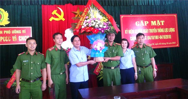 Lãnh đạo TP Uông Bí chúc mừng kỷ niệm ngày truyền thống lực lượng Cảnh sát PCCC 