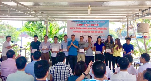 Tổng kết lớp tập huấn chương trình bơi an toàn