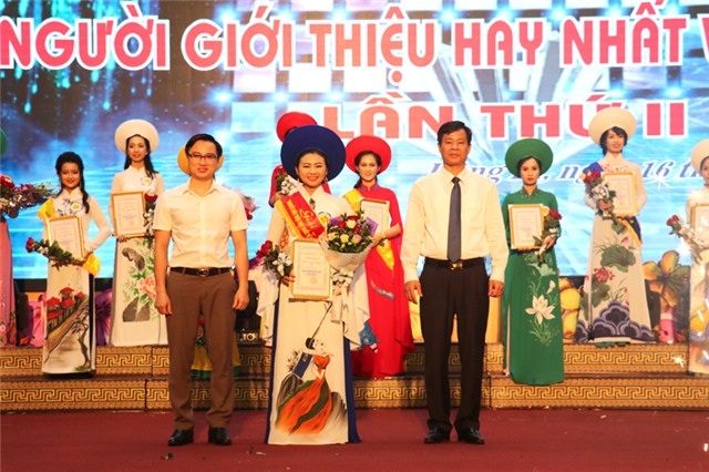 Đỗ Thị Thùy Linh - Sinh viên Đại học Hạ Long đạt giải Nhất Hội thi Người giới thiệu hay nhất về Uông Bí lần thứ hai năm 2018