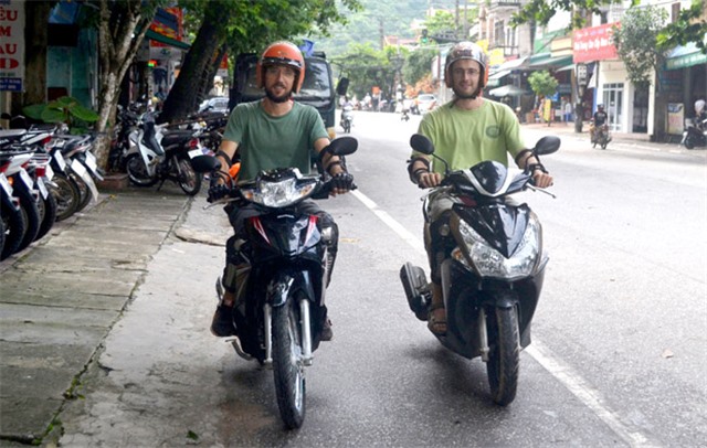 Đảm bảo ATGT cho người nước ngoài khi tham gia giao thông tại Việt Nam