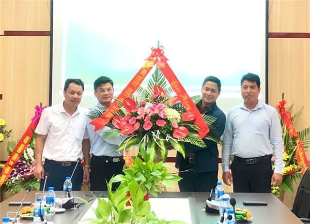 Đồng chí Nguyễn Mạnh Hà, Chủ tịch UBND thành phố chúc mừng Ngày nhà giáo Việt Nam 20-11