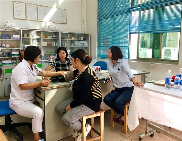 120 nữ công nhân lao động Công ty TNHH Sao Vàng được tư vấn, khám bệnh miễn phí