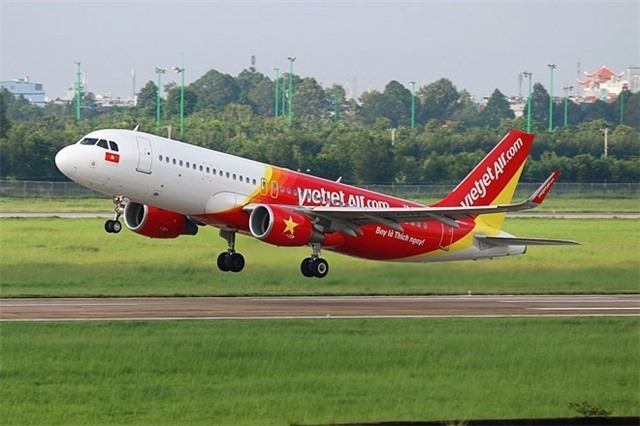 Máy bay Vietjet gặp sự cố khi hạ cánh, nhiều người nhập viện