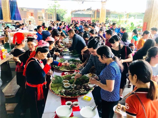 Quảng bá sản phẩm du lịch Uông Bí tại Chợ Cảnh