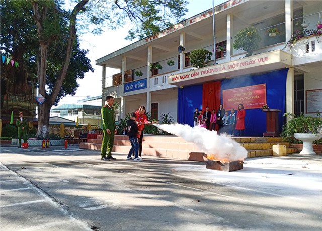 Trường Tiểu học Quang Trung tuyên truyền PCCC