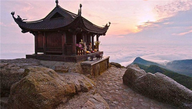 Ba quần thể tâm linh trên non cao đẹp ngoạn mục, có thể bạn chưa biết