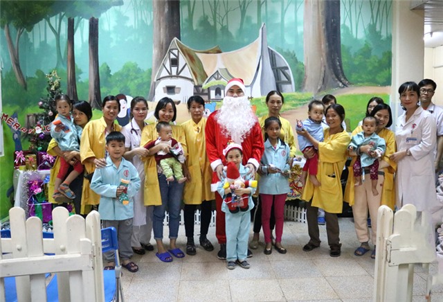 Giáng sinh ấm áp cho các bệnh nhi.