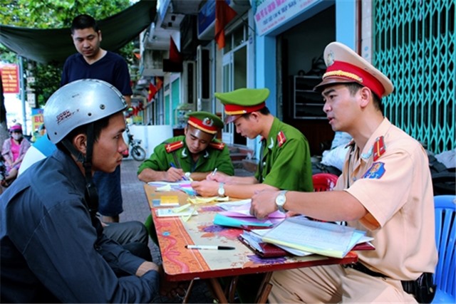 Thành phố ra quân chiến dịch cao điểm đảm bảo TTĐT, ATGT Tết Nguyên đán Mậu Tuất và Lễ hội xuân 2018