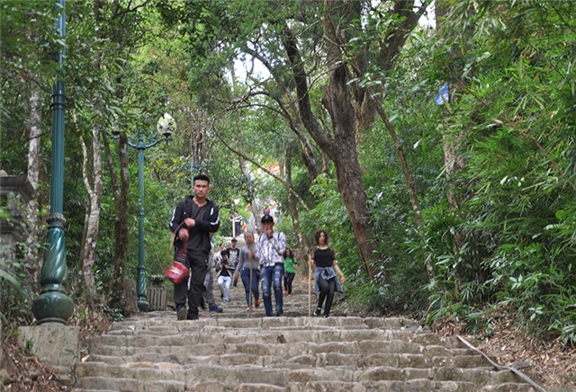 Yên Tử đón hơn 12 vạn khách, phí tham quan đạt trên 4,6 tỷ đồng