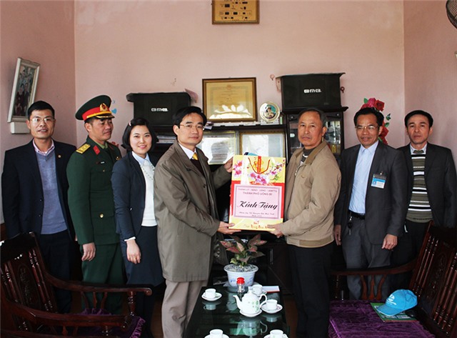 TP Uông Bí: Hoàn thành việc trao trên 8.000 suất quà Tết cho gia đình chính sách