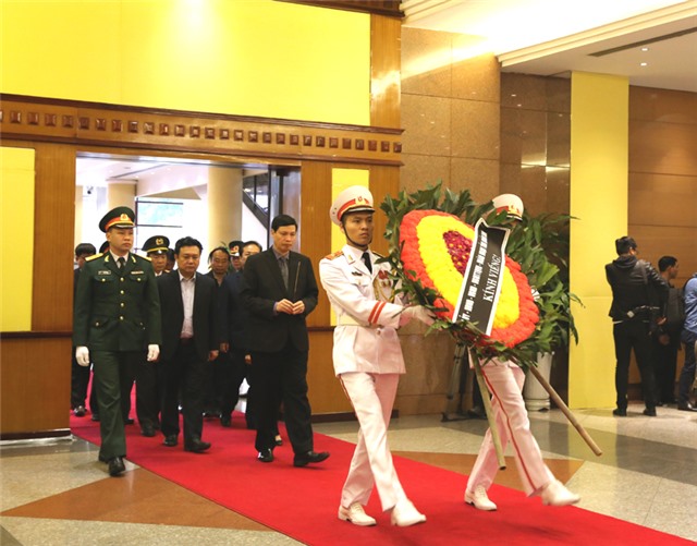 Đoàn Đại biểu Tỉnh uỷ - HĐND - UBND - Uỷ Ban MTTQ tỉnh Quảng Ninh dâng hương, đặt vòng hoa kính viếng nguyên Thủ tướng Phan Văn Khải