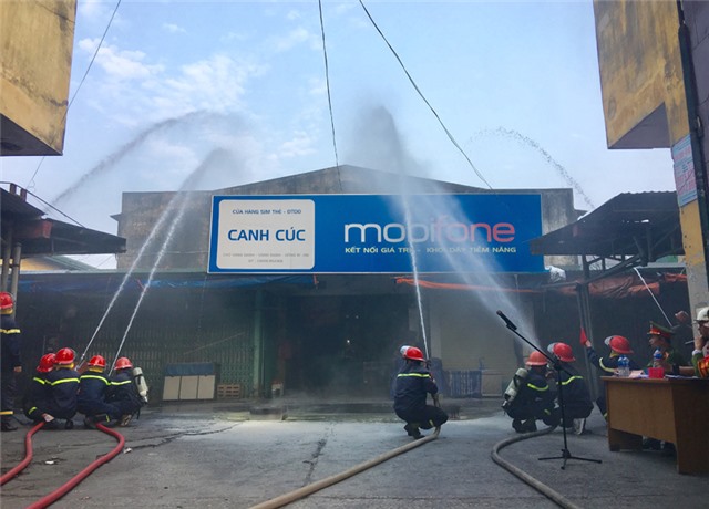 Diễn tập phương án chữa cháy, cứu nạn cứu hộ tại chợ Vàng Danh