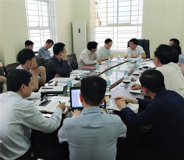 Thành phố họp về thực hiện giá dịch vụ thu gom, vận chuyển và xử lý rác thải tại các chợ 