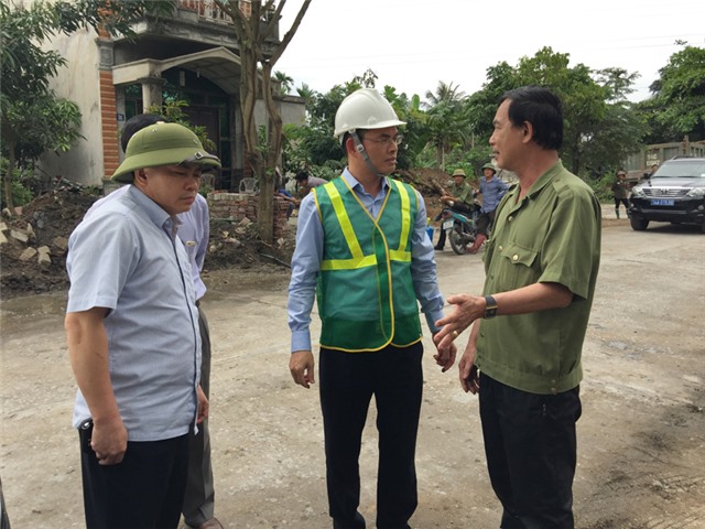 Đồng chí Nguyễn Mạnh Hà, Chủ tịch UBND thành phố kiểm tra công tác đảm bảo vệ sinh môi trường, trật tự đô thị 