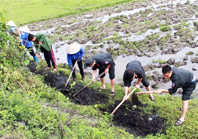 Hỗ trợ người dân xã Thượng Yên Công xây nhà tiêu hợp vệ sinh