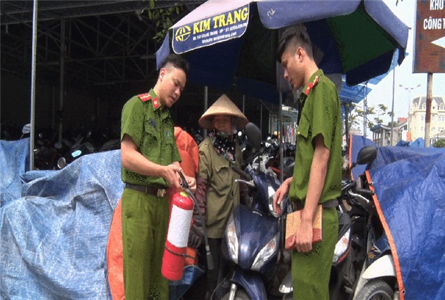 Kiểm tra công tác PCCC tại một số cơ sở trông giữ xe và Trung tâm thương mại Vincom+ 