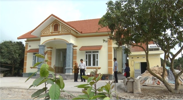 Đồng chí Phạm Tuấn Đạt, Phó Chủ tịch UBND thành phố kiểm tra tiến độ hỗ trợ xây, sửa nhà ở cho người có công