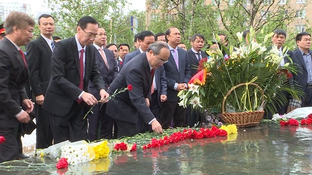 Nhiều hoạt động kỷ niệm 128 năm Ngày sinh nhật Bác tại LB Nga