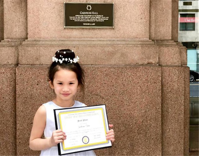 Bé gái gốc Việt 6 tuổi giành hai giải nhất piano quốc tế tại Mỹ