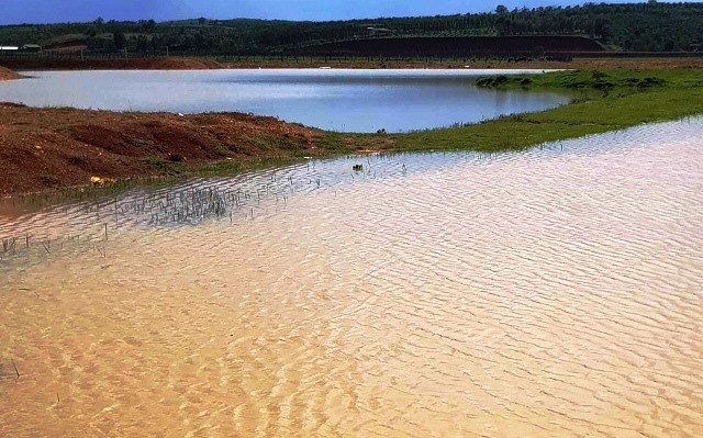 Hai em bé cùng một gia đình tử vong do đuối nước