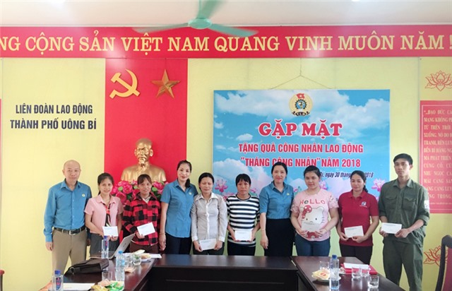 LĐLĐ Thành phố trao quà cho công nhân có hoàn cảnh khó khăn 