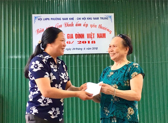 Khu Nam Trung, phường Nam Khê tổ chức chương trình “Bữa cơm gia đình ấm áp yêu thương”