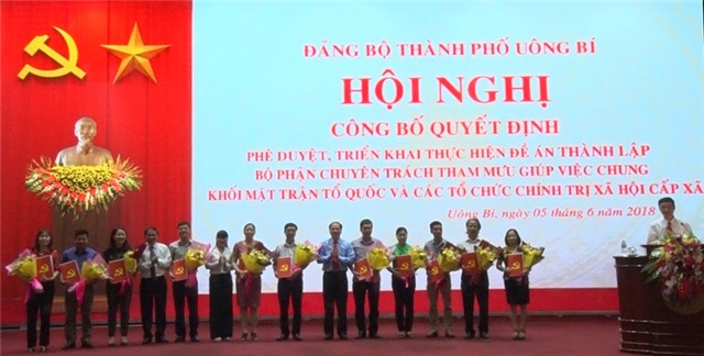 Công bố quyết định phê duyệt, triển khai Đề án thành lập Bộ phận chuyên trách giúp việc chung Khối MTTQ và các tổ chức CT - XH cấp xã
