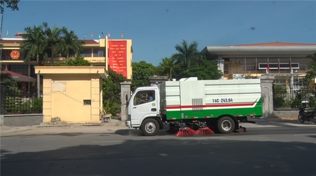 Công ty CP môi trường và công trình đô thị Uông Bí đưa vào vận hành xe quét và hút bụi đường 