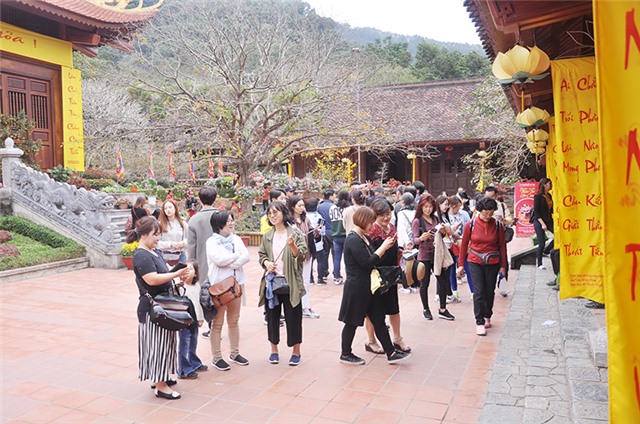 Uông Bí đón trên 1,8 triệu lượt du khách