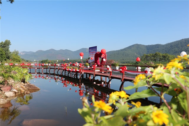 Một Hồ Yên Trung lãng mạn, thi vị và trữ tình