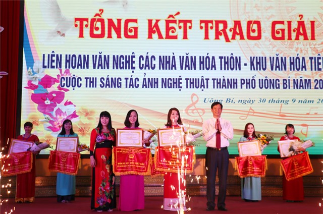 Công diễn, trao giải Liên hoan Văn nghệ các Nhà Văn hóa Thôn - Khu tiêu biểu và Cuộc thi sáng tác ảnh nghệ thuật “Nét đẹp Uông Bí trong tôi”