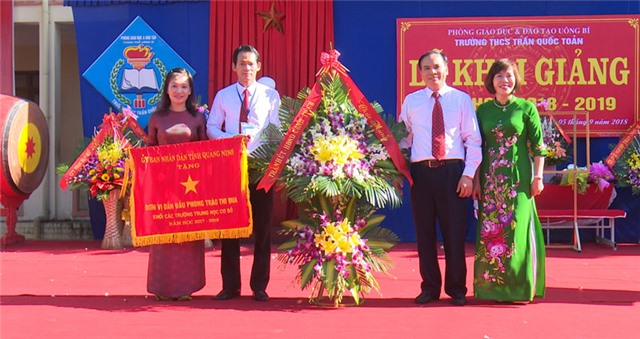 TP Uông Bí: Gần 30,5 ngàn học sinh phấn khởi chào đón năm học mới