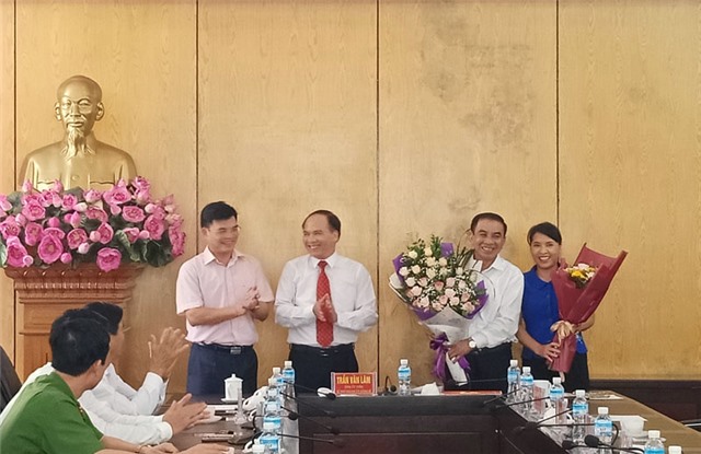 Trao quyết định nghỉ hưu đối với đồng chí Phạm Cao Hải, Trưởng Ban Dân vận Thành ủy, Chủ tịch MTTQ thành phố