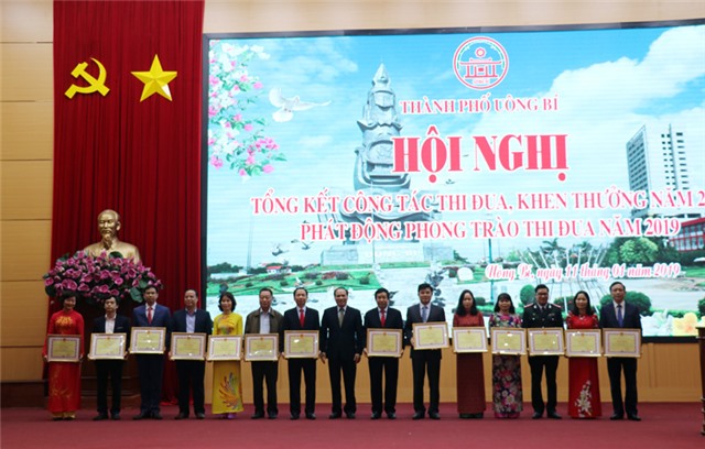 TP Uông Bí: Khen thưởng 64 tập thể và 253 cá nhân có thành tích xuất sắc trong phong trào thi đua năm 2018