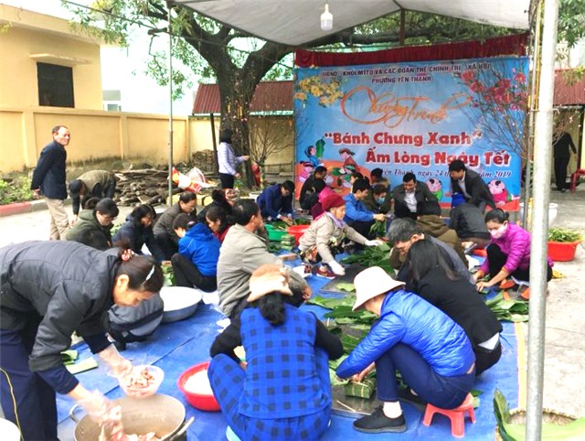 Phường Yên Thanh gói trên 200 bánh chưng tặng hộ nghèo đón tết