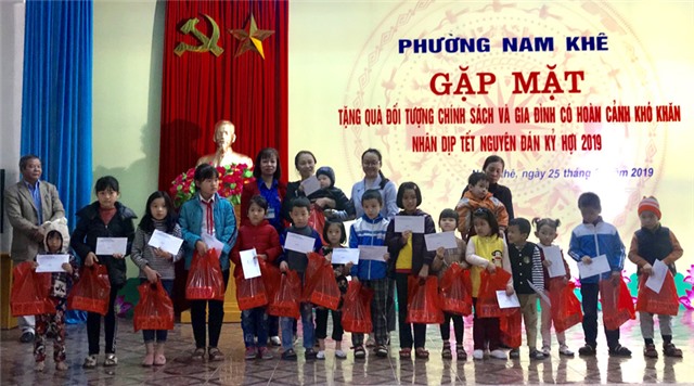 Phường Nam Khê trao 234 suất quà Tết cho đối tượng chính sách
