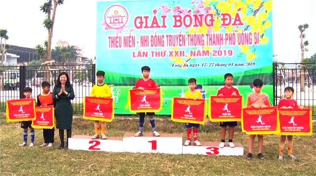  Tổng kết, trao giải Giải bóng đá TNNĐ thành phố Uông Bí lần thứ 22 