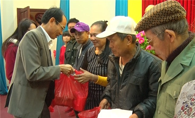 Phường Yên Thanh trao quà Tết Kỷ Hợi cho gia đình chính sách