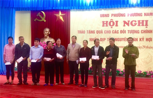 Phường phương Nam trao 350 suất quà Tết tới đối tượng chính sách