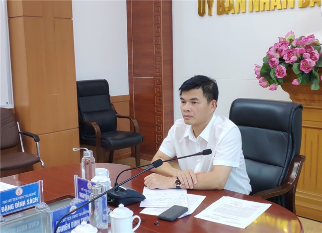 UBND thành phố giao ban công tác 