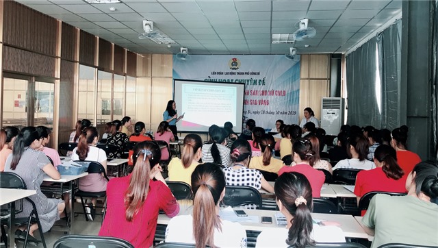 Tổ chức sinh hoạt chuyên đề cho nữ công nhân lao động