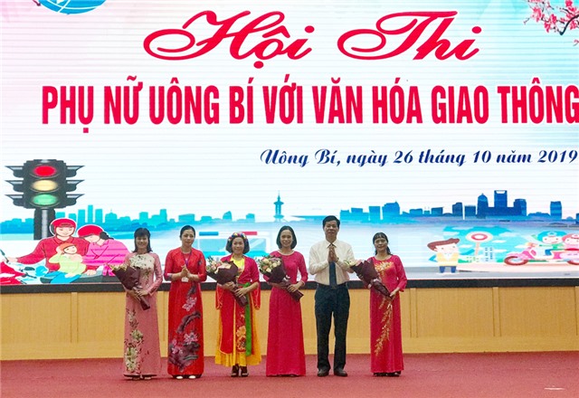 Hội thi: Phụ nữ với an toàn giao thông